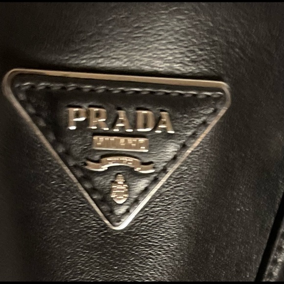 Sold  -  Vintage Prada purse with 2 zipper compartments - Picture 7 of 16